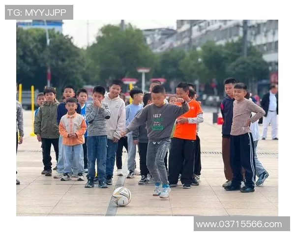 快乐的足球比赛带来的友谊与团结让每个人都感受到运动的魅力与激情 快乐的足球比赛带来的友谊与团结让每个人都感受到运动的魅力与激情