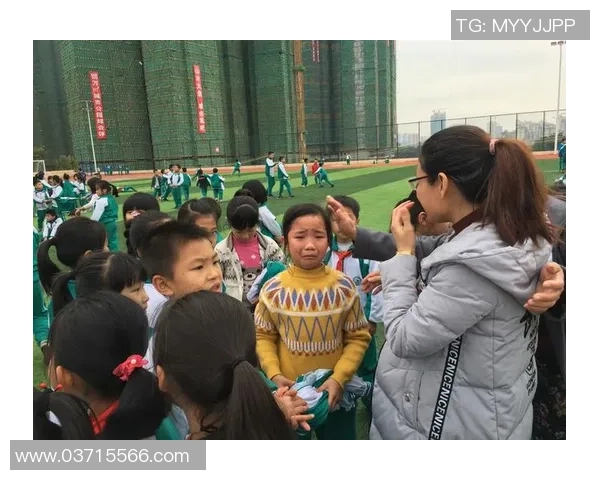 波拉克足球:探索这项运动背后的激情与文化传承 波拉克足球:探索这项运动背后的激情与文化传承