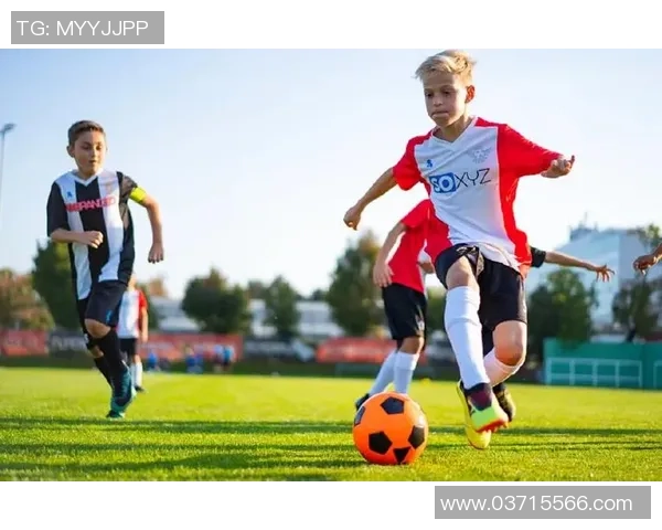 男孩踢足球的多重益处探讨促进身心健康与社交能力发展 男孩踢足球的多重益处探讨促进身心健康与社交能力发展